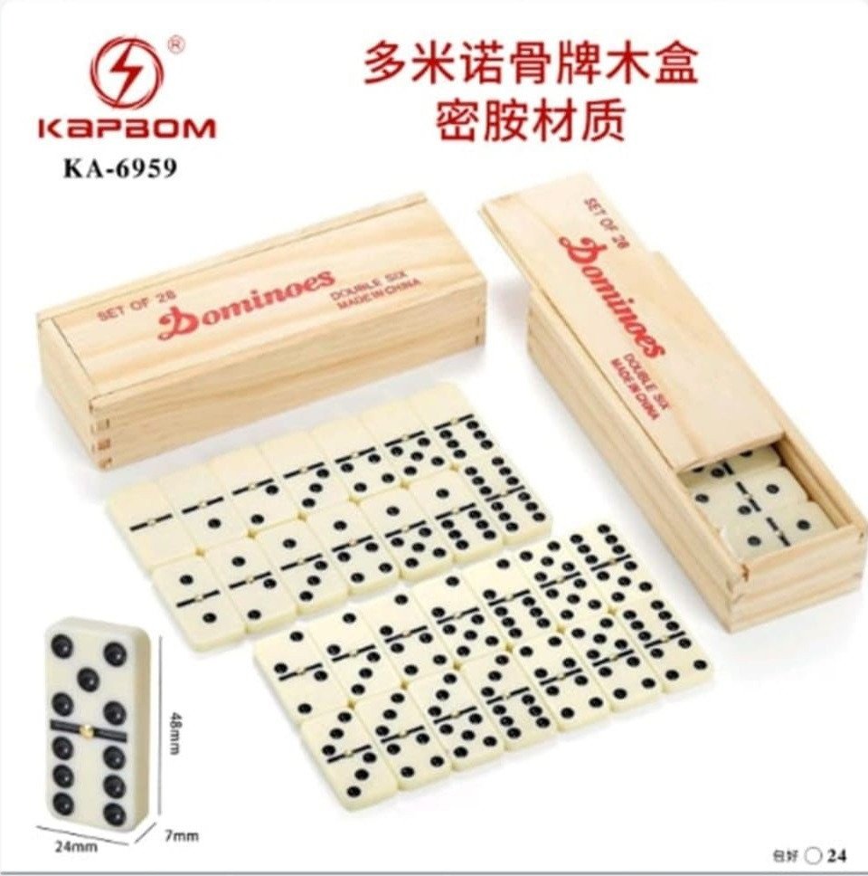 SET OF 28 DOMINOES