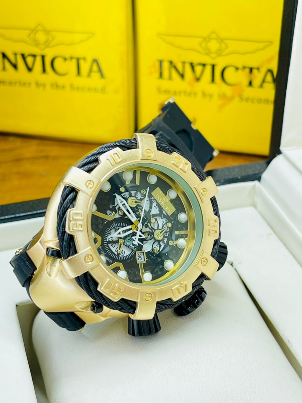 invicta thunderbolt esqueleto