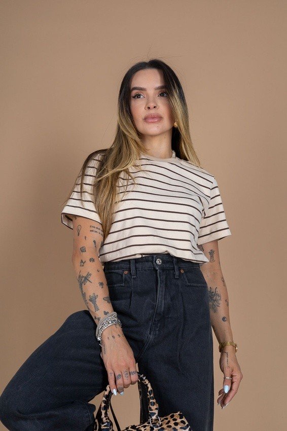 Tshirt Risca de Giz Bege com listras marrom