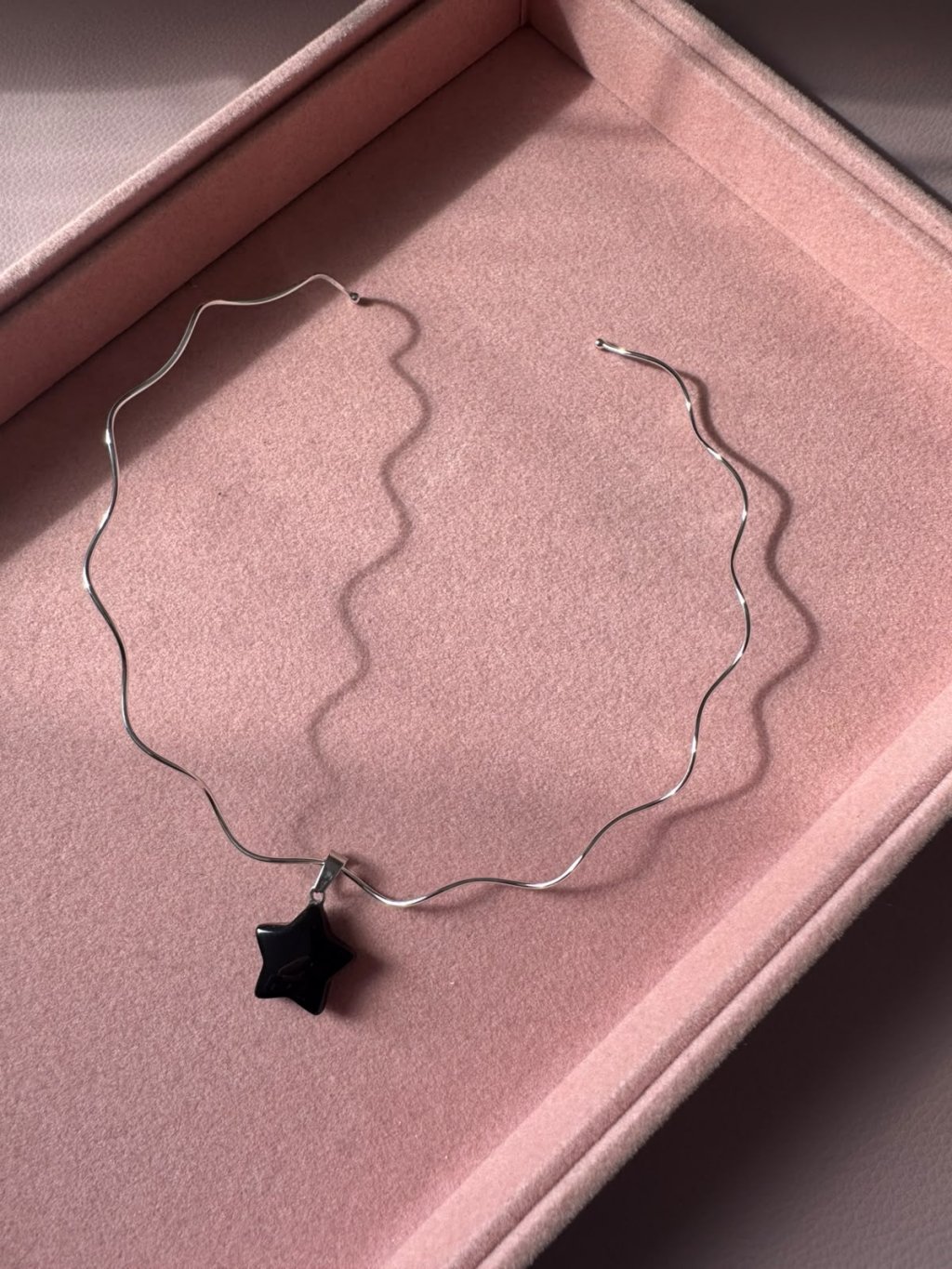 Chocker Cosmo
