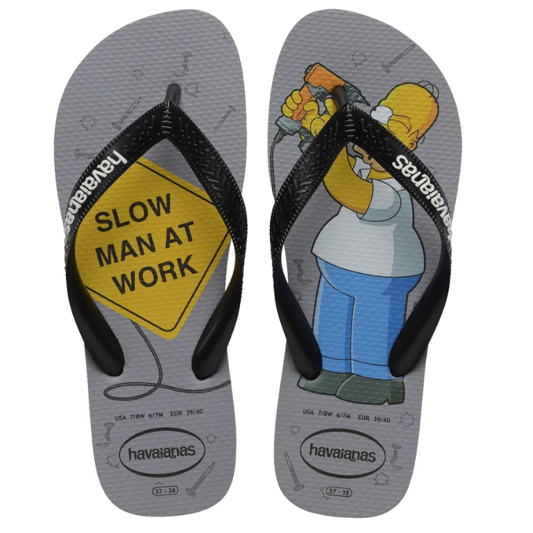 LANÇAMENTO ! Chinelo Havaianas Simpsons - Cinza/Preto
