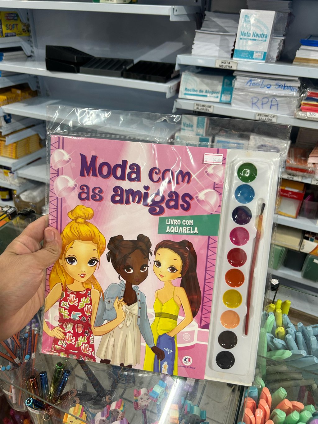 Livro Aquarela - Moda com as Amigas