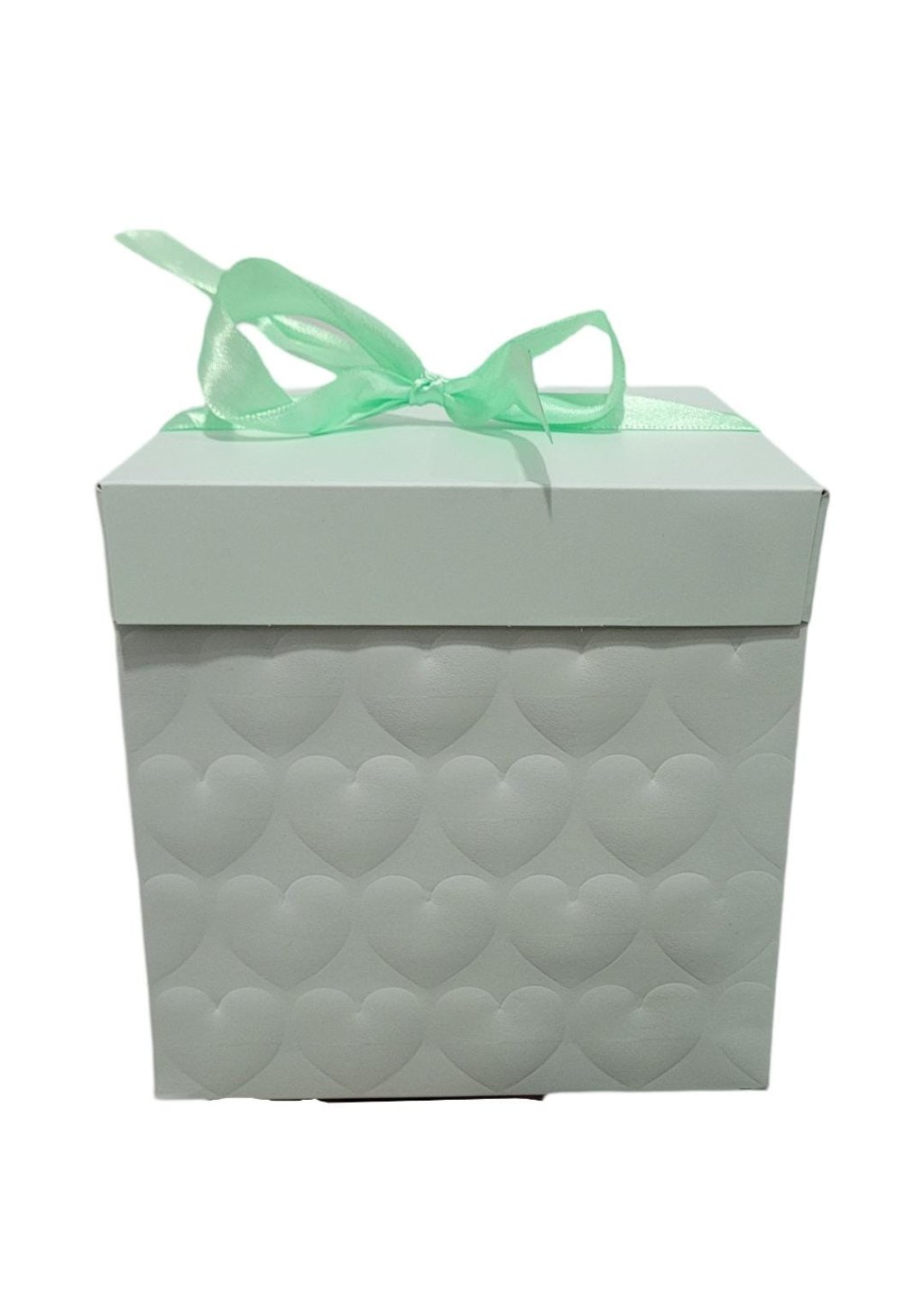CAIXA DE PRESENTE QUADRADA VERDE CLARA COM RELEVO DE CORAÇÃO  - 15CM X 15CM X 15CM