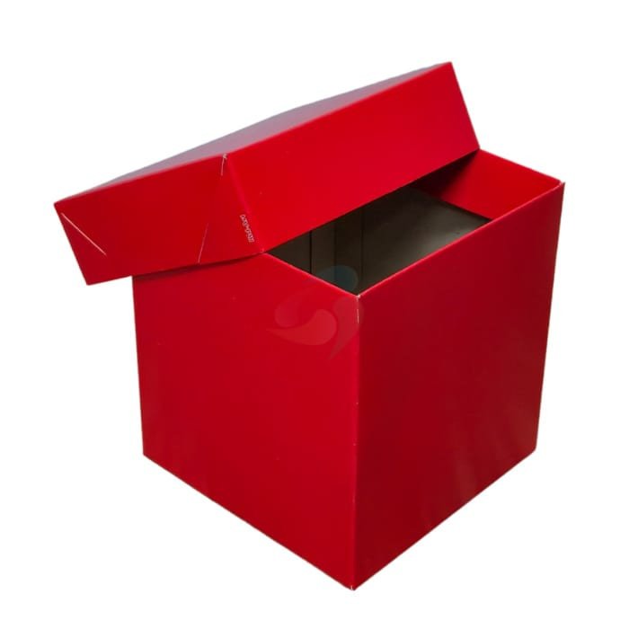 CAIXA DE PRESENTE QUADRADA VERMELHA M (14,5X14,5X15,5CM)