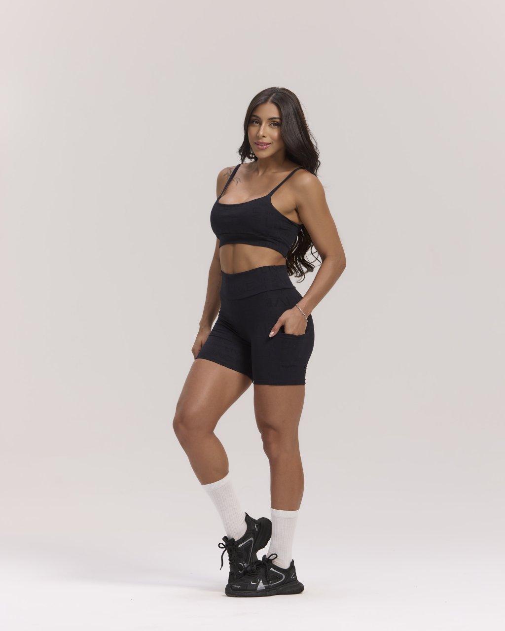 SHORT COM BOLSO MAXI 