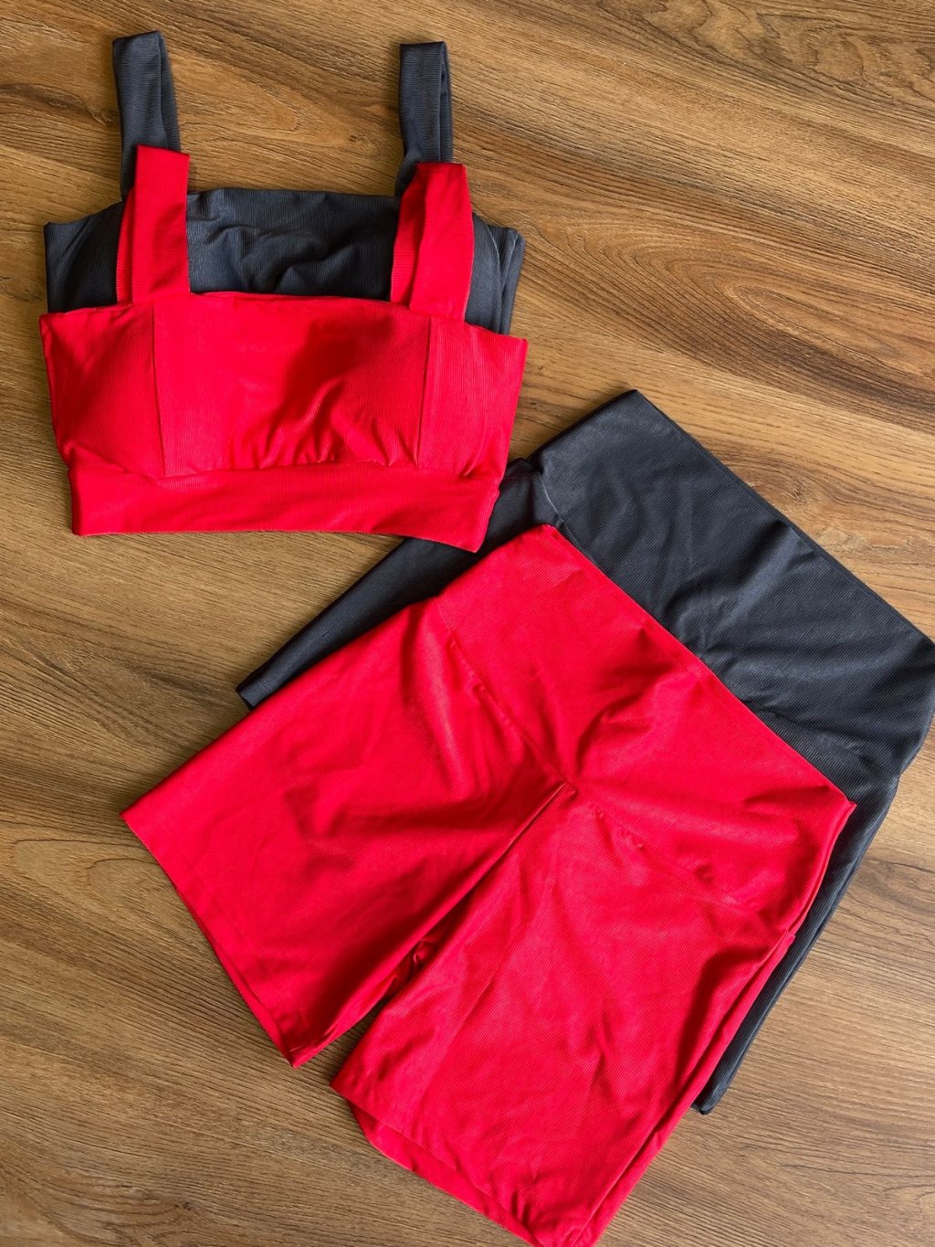 conjunto canelado short curto + top alça larga 