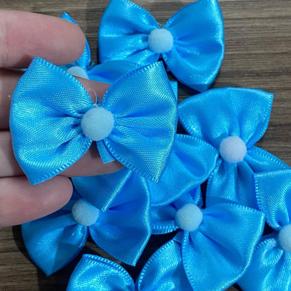 Laço Amarrador Azul com Pompom Claro 