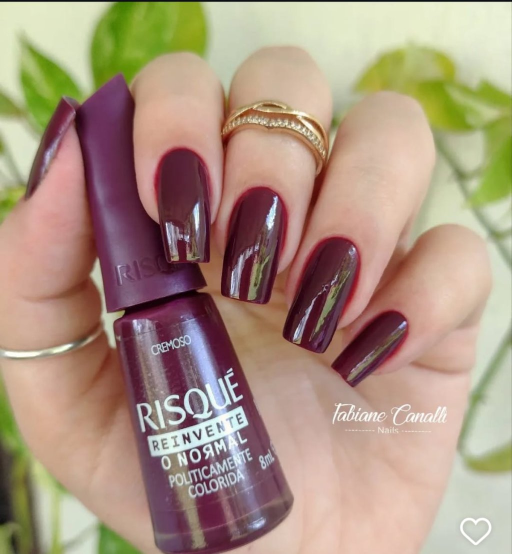 Esmalte Roxo Risqué Politicamente Colorida 