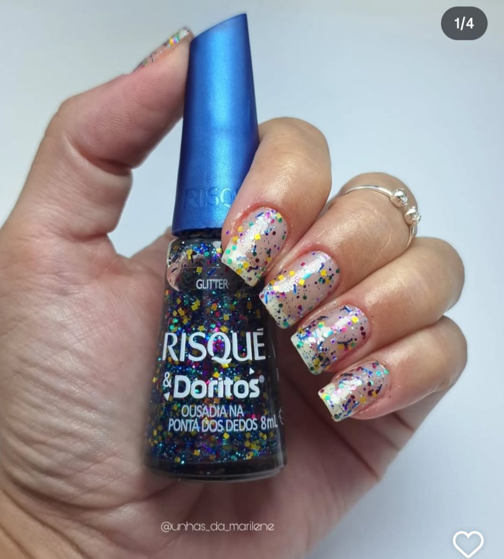 Esmalte Glitter Risqué Ousadia nas Pontas dos Dedos 