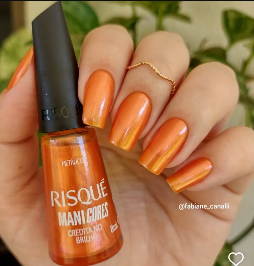 Esmalte Laranja Risqué Manicores Credita no Brilho