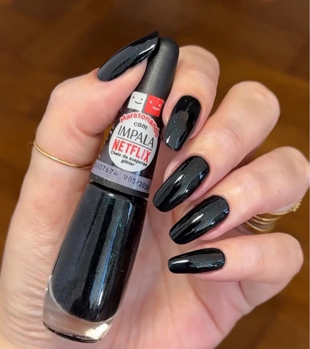 Esmalte Preto Impala Netflix Cheia de Suspense 