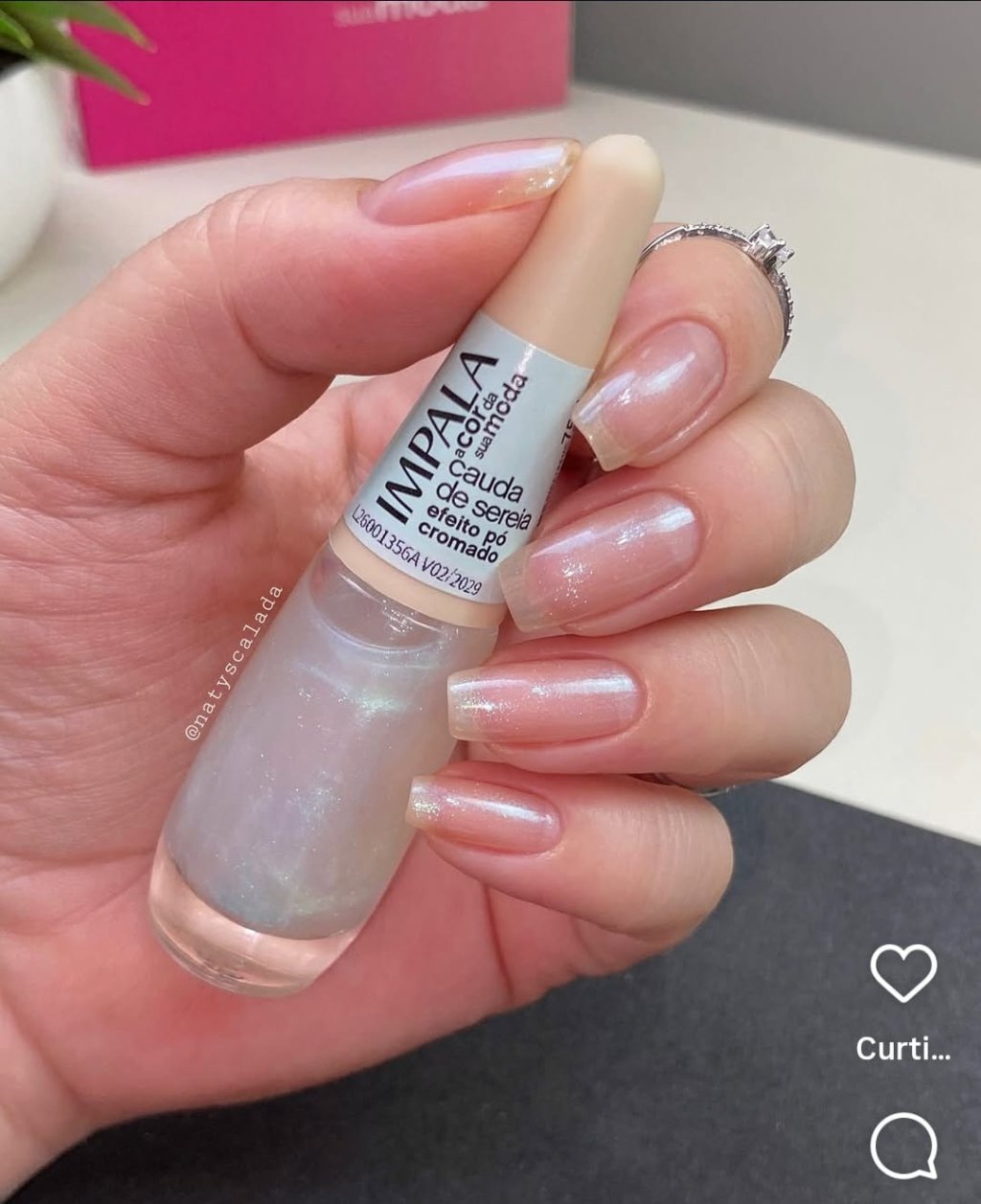 Esmalte Branco Impala Efeito Pó Cromo Cauda de Sereia 