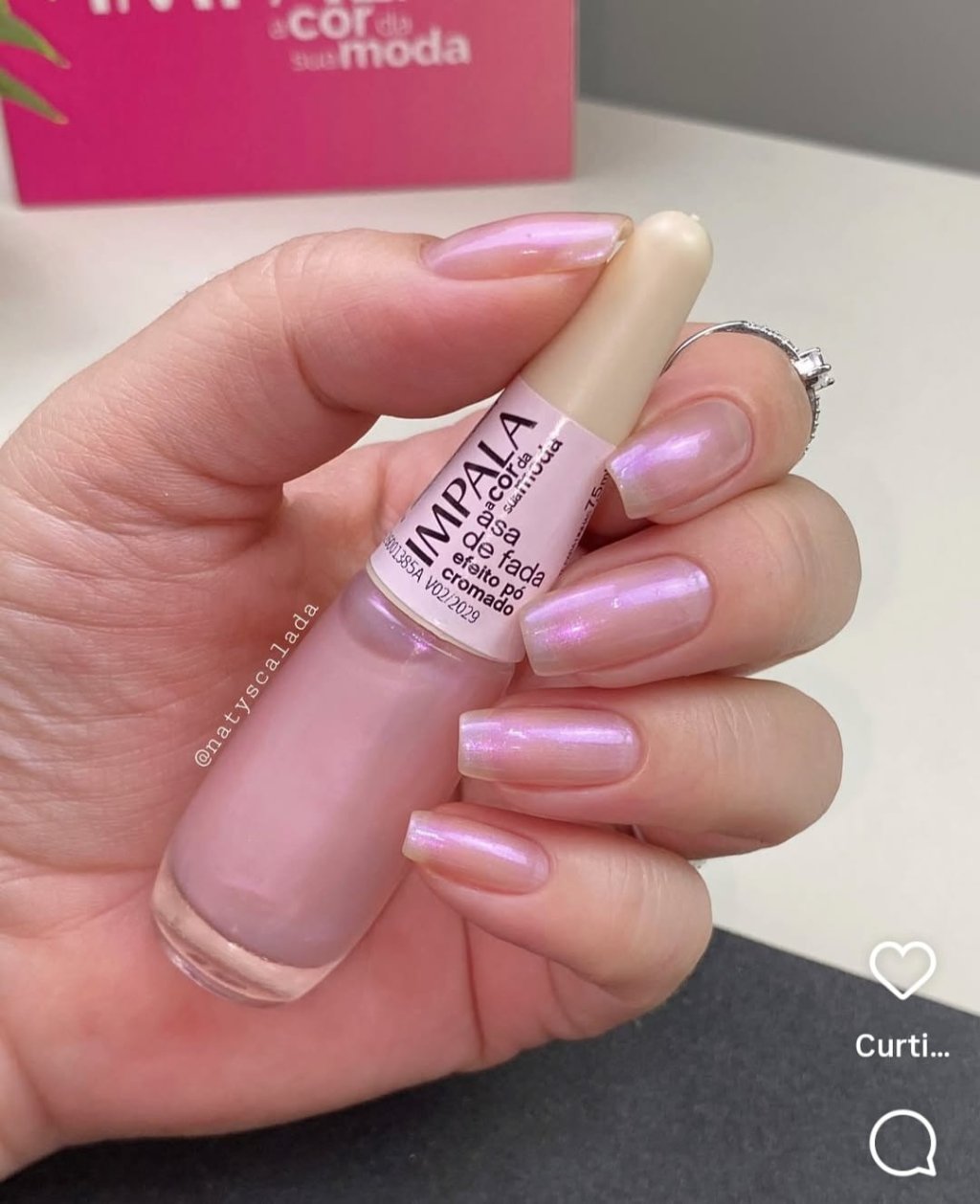 Esmalte Rosa Impala Efeito Pó Cromo Asa de Borboleta 