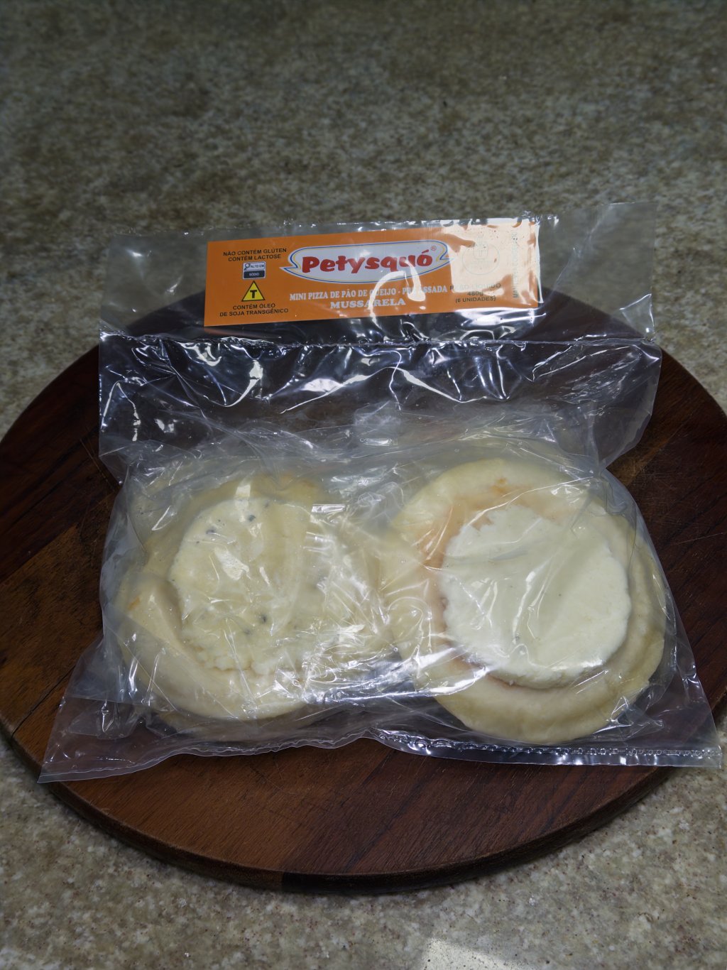 Mini Pizza de Pão de queijo - Pré assada  Mussarela c/ 6 unidades