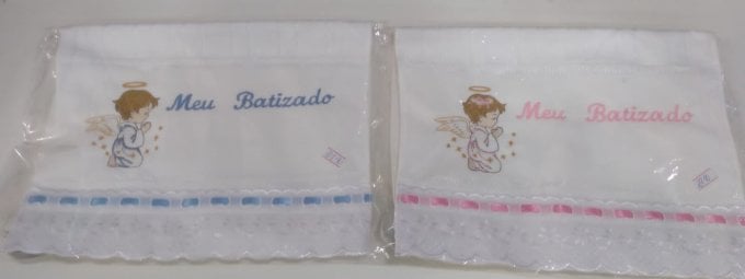 Toalha bordada para batizado com tira bordada