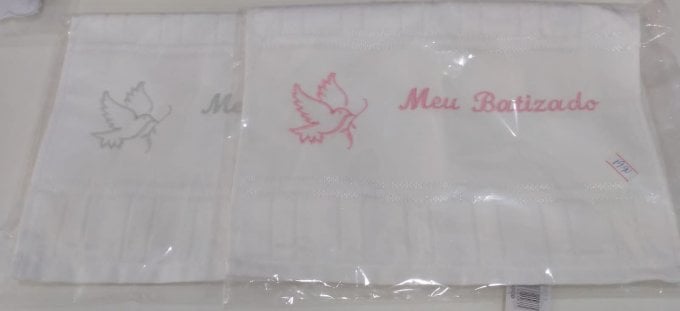 Toalha bordada para batizado sem tira 