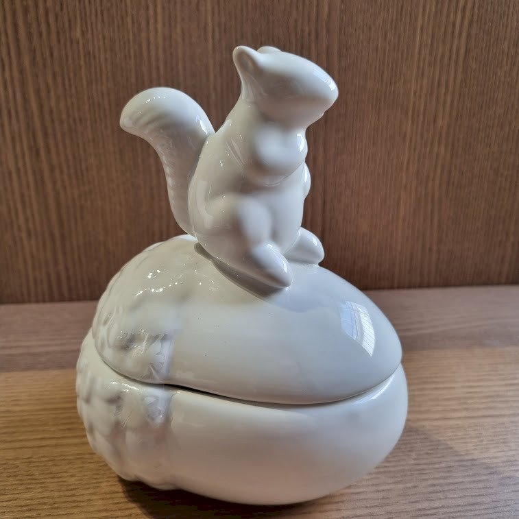 COMPOTEIRA NOZ COM ESQUILO 