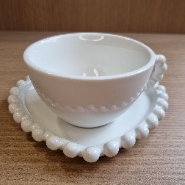 XÍCARA DE CHÁ DE PORCELANA COM PIRES CORACAO BEADS 