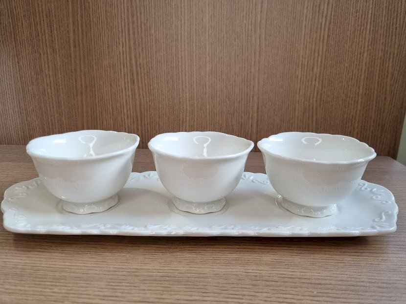CJ 3 PETISQUEIRAS PORCELANA PORCELAIN COM BANDEJA RELEVO 