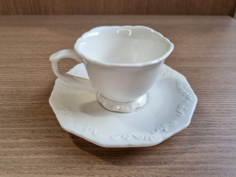 XICARA CAFÉ PORCELANA COM PIRES RELEVO 
