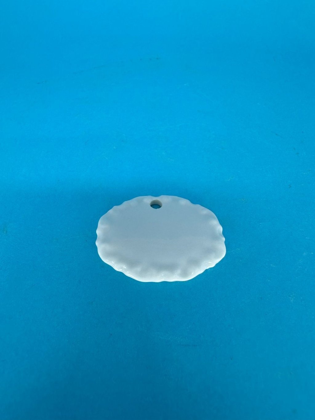 PINGENTE OVAL C ORNATO E FURO DEITADO - PIN053