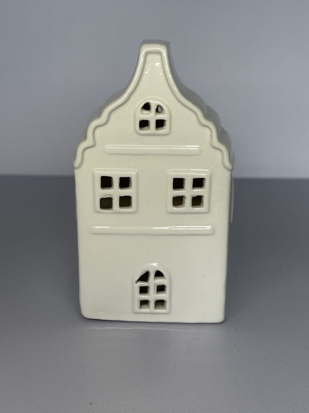 CASINHA  COM LUMINÁRIA AMSTERDAM G
