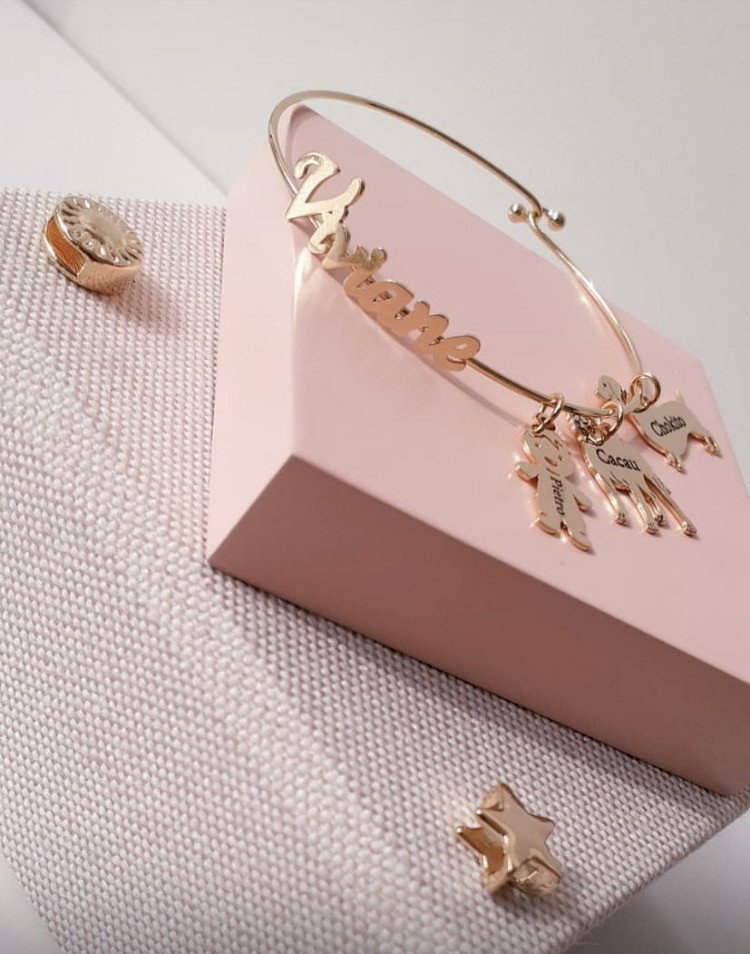 Bracelete com Nome e pingentes avulsos