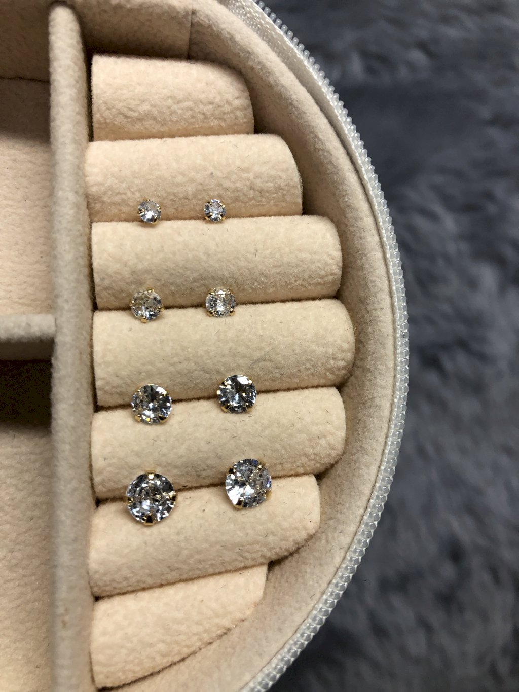 Brinco Ouro ponto de luz 