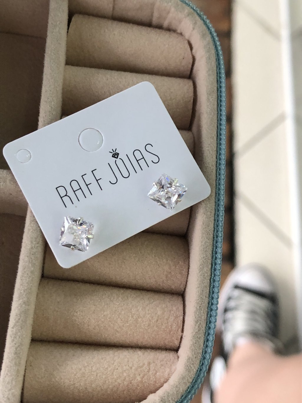 Brinco Prata 925 pedra quadrada média 