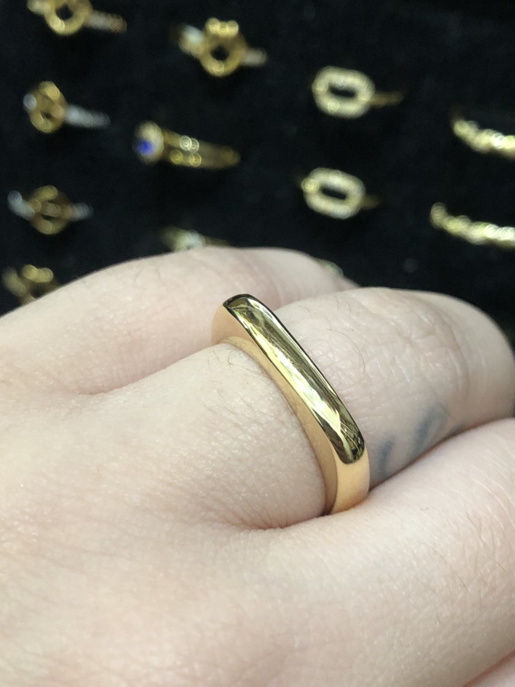 anel Ouro liso médio 