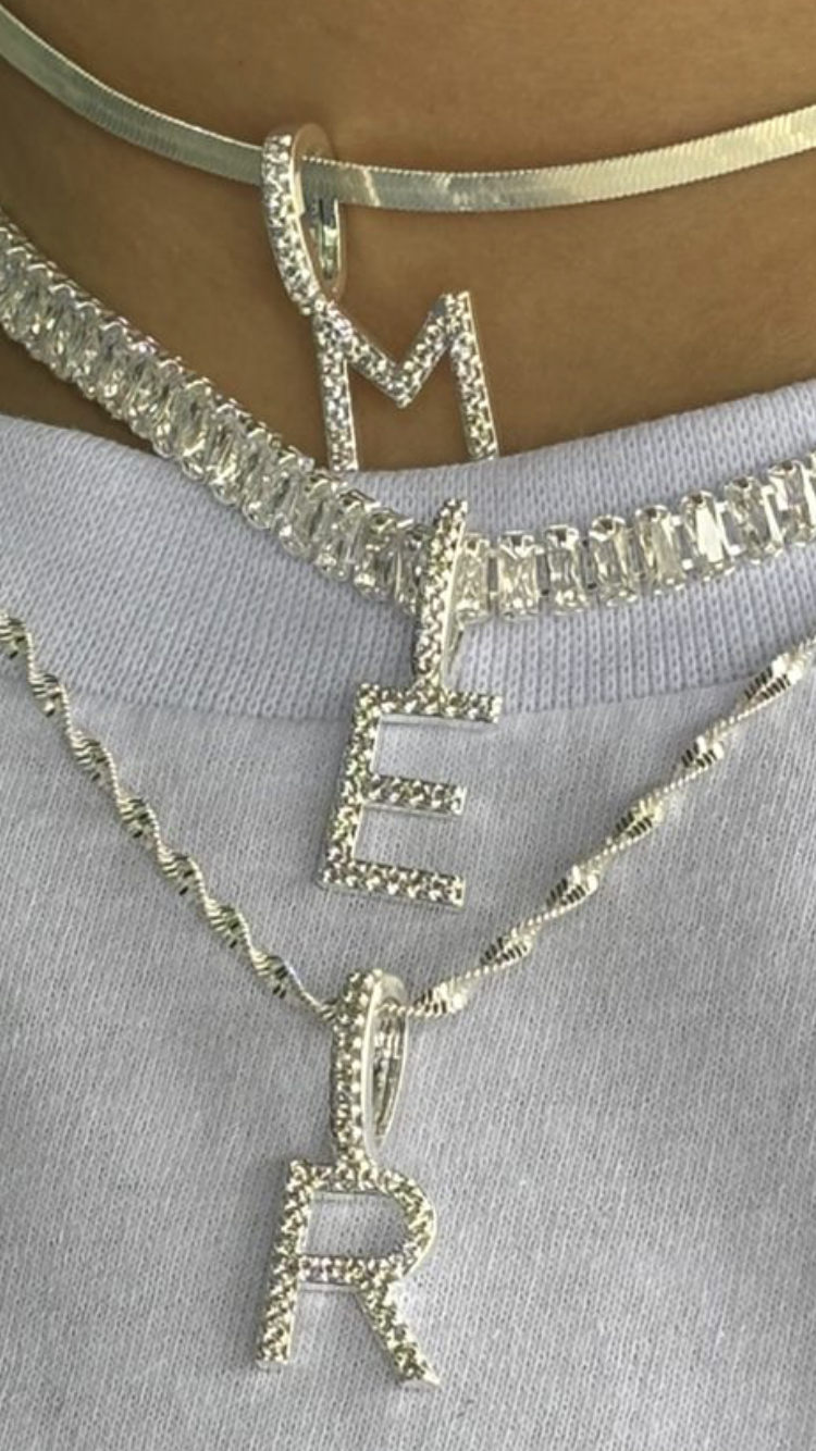 Pingente Prata Letra com microzirconias 