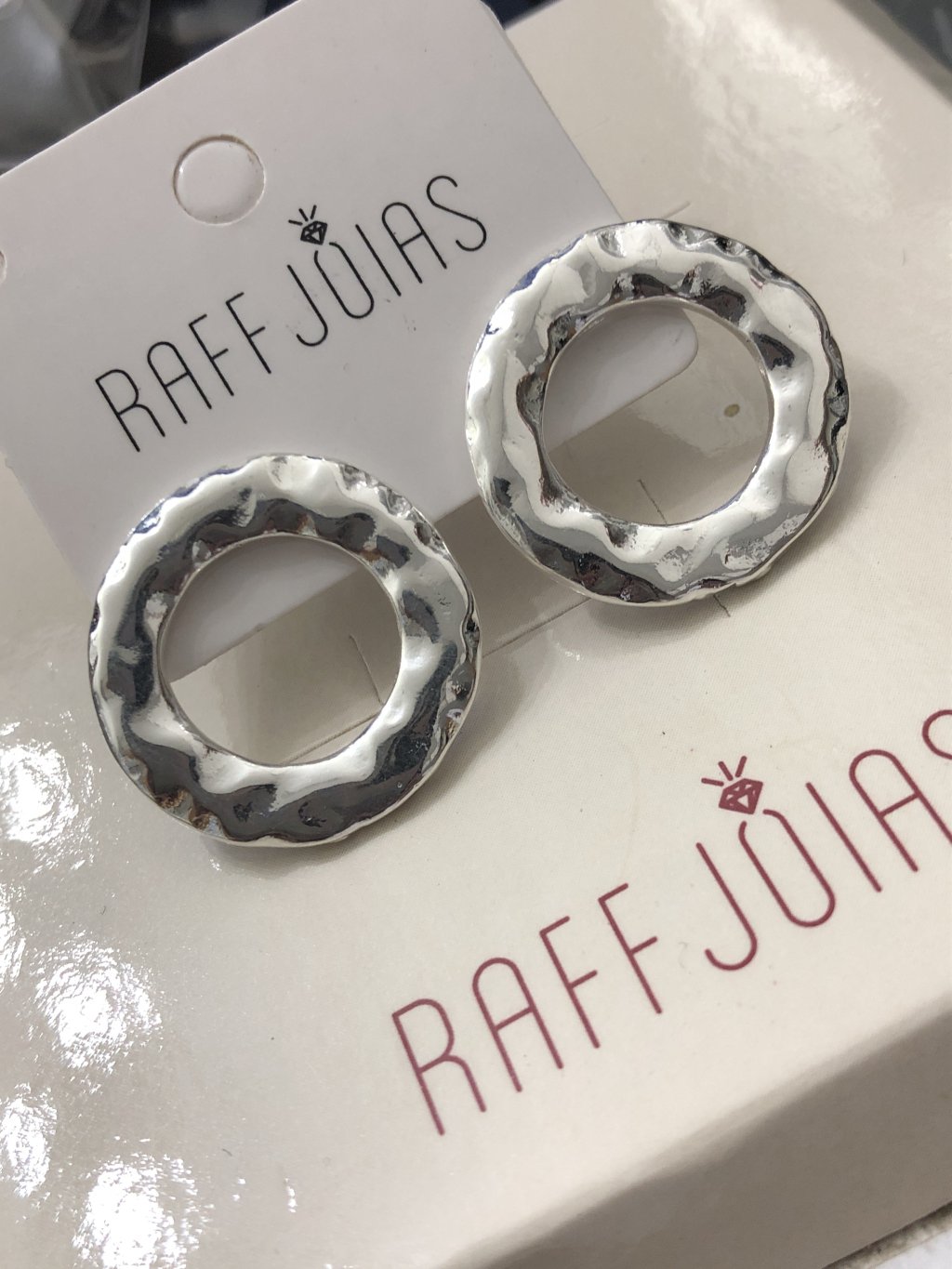 Brinco redondo geométrico ouro/prata