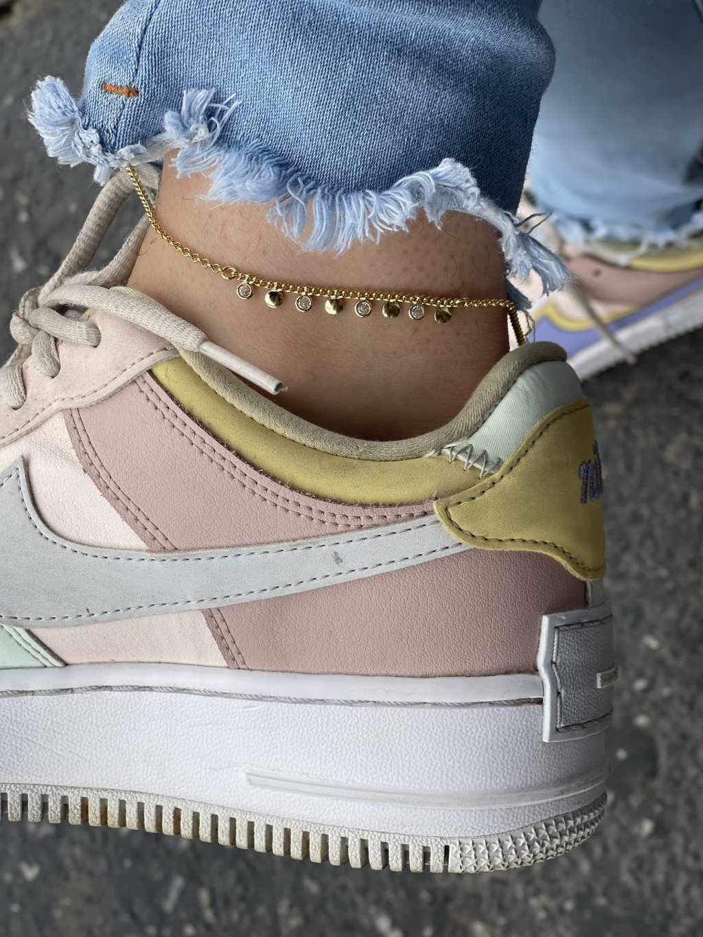 Tornozeleira ouro pedrinhas e bolinhas 