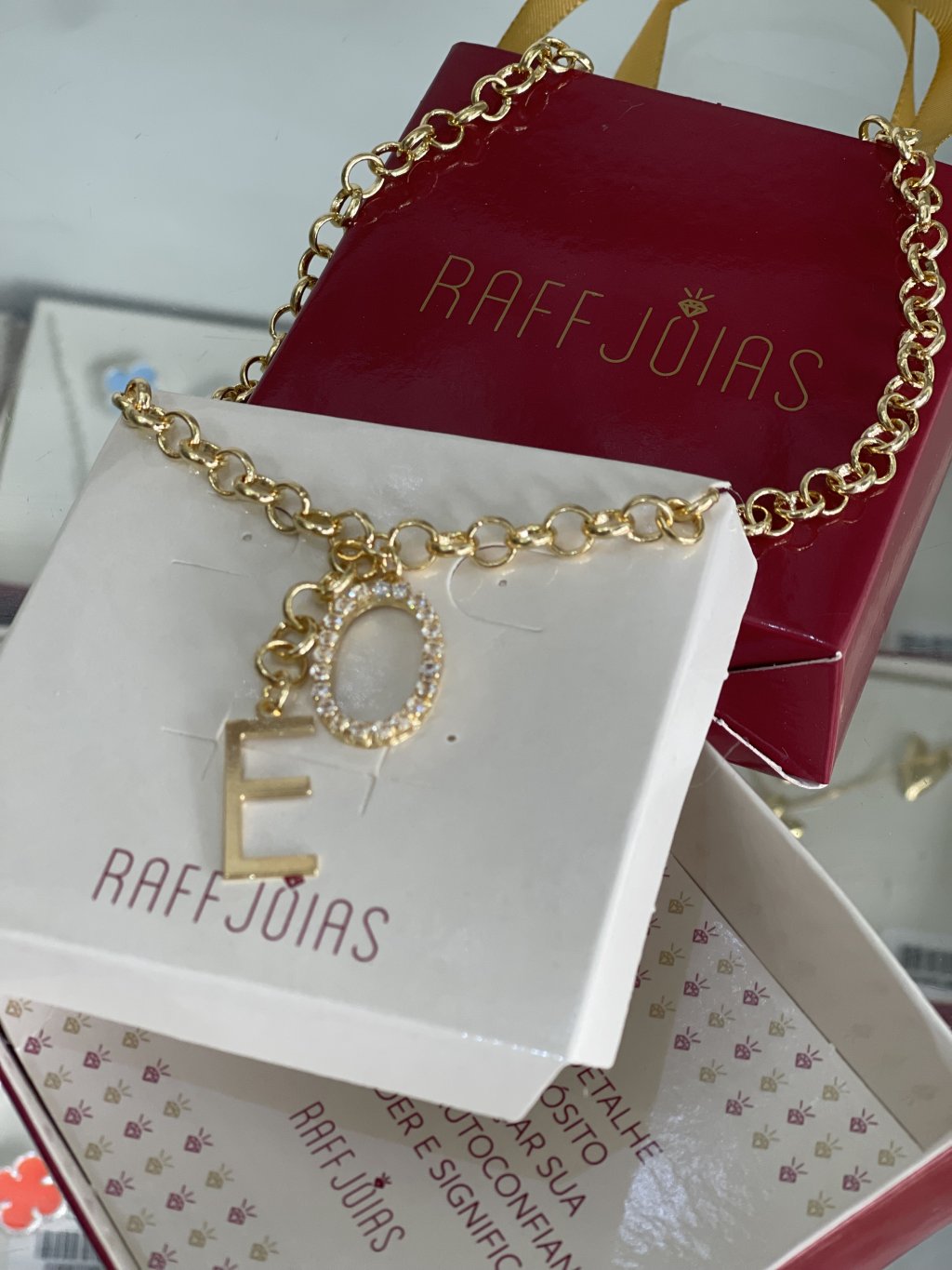 Corrente letra lisa e com pedra personalizada 