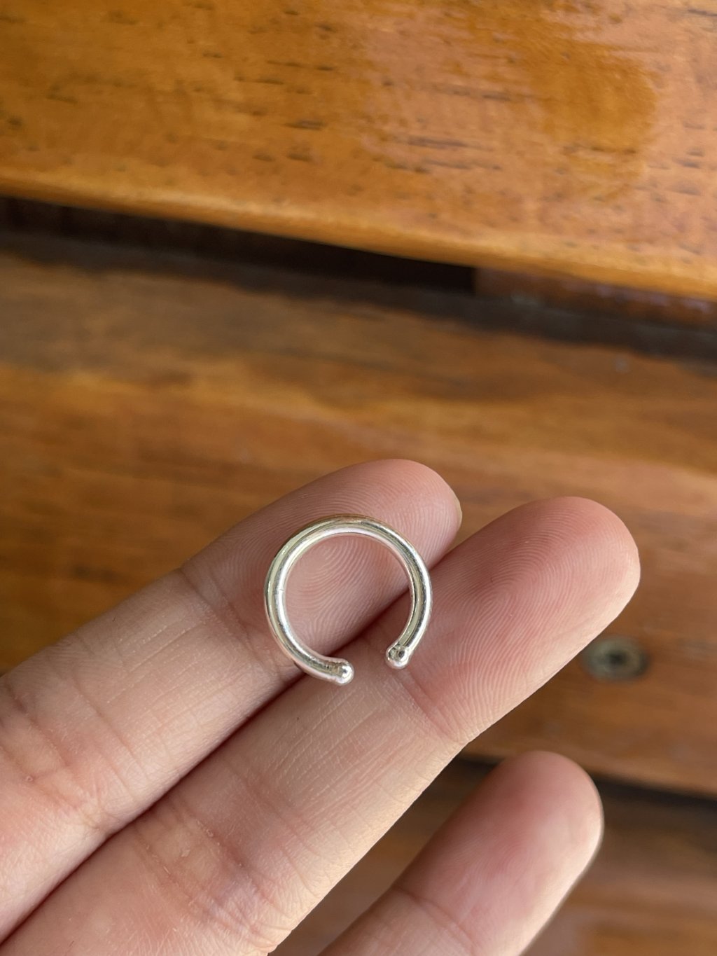 Piercing liso fake prata simples 