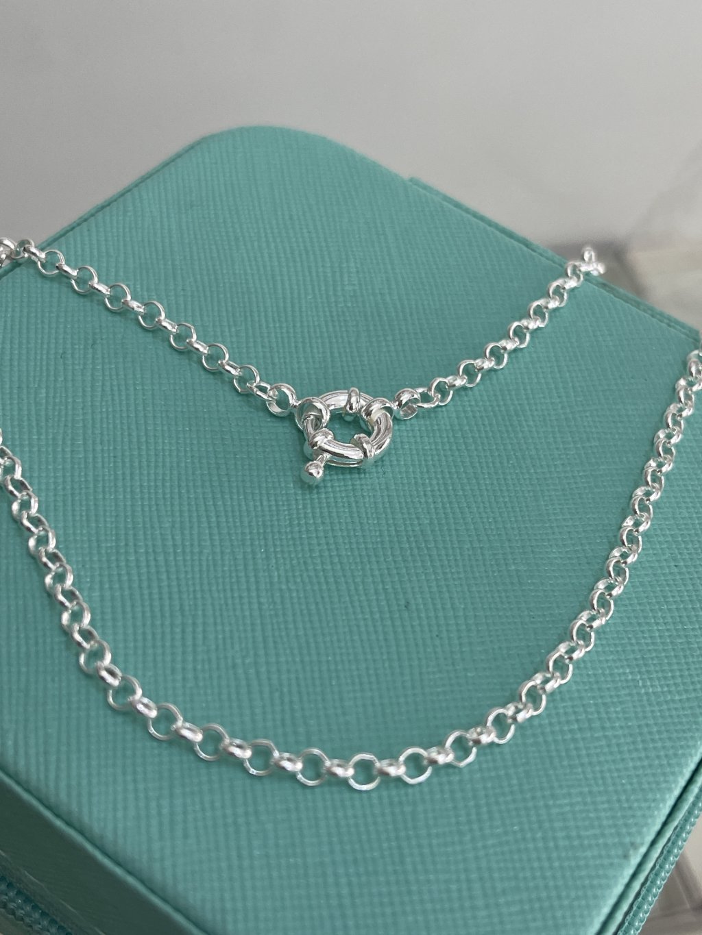 Corrente elos médio fecho boia ouro/prata