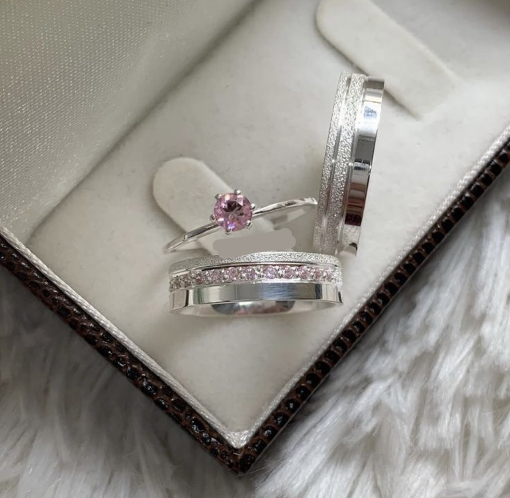 Par de alianças pedras rosas Prata 925 + Solitário 
