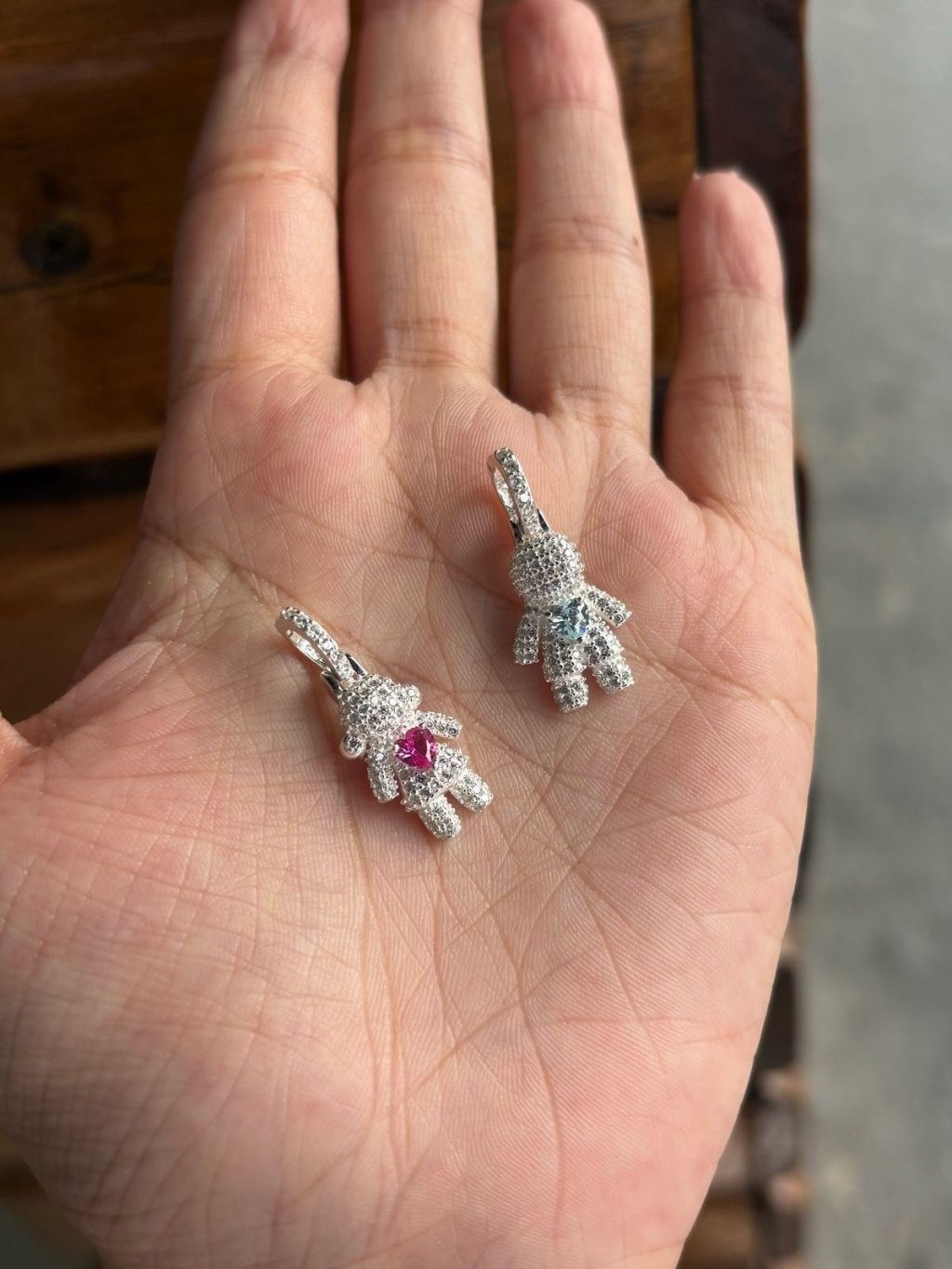 Pingente prata 925 menino(a) cravejado pedra azul ou rosa 