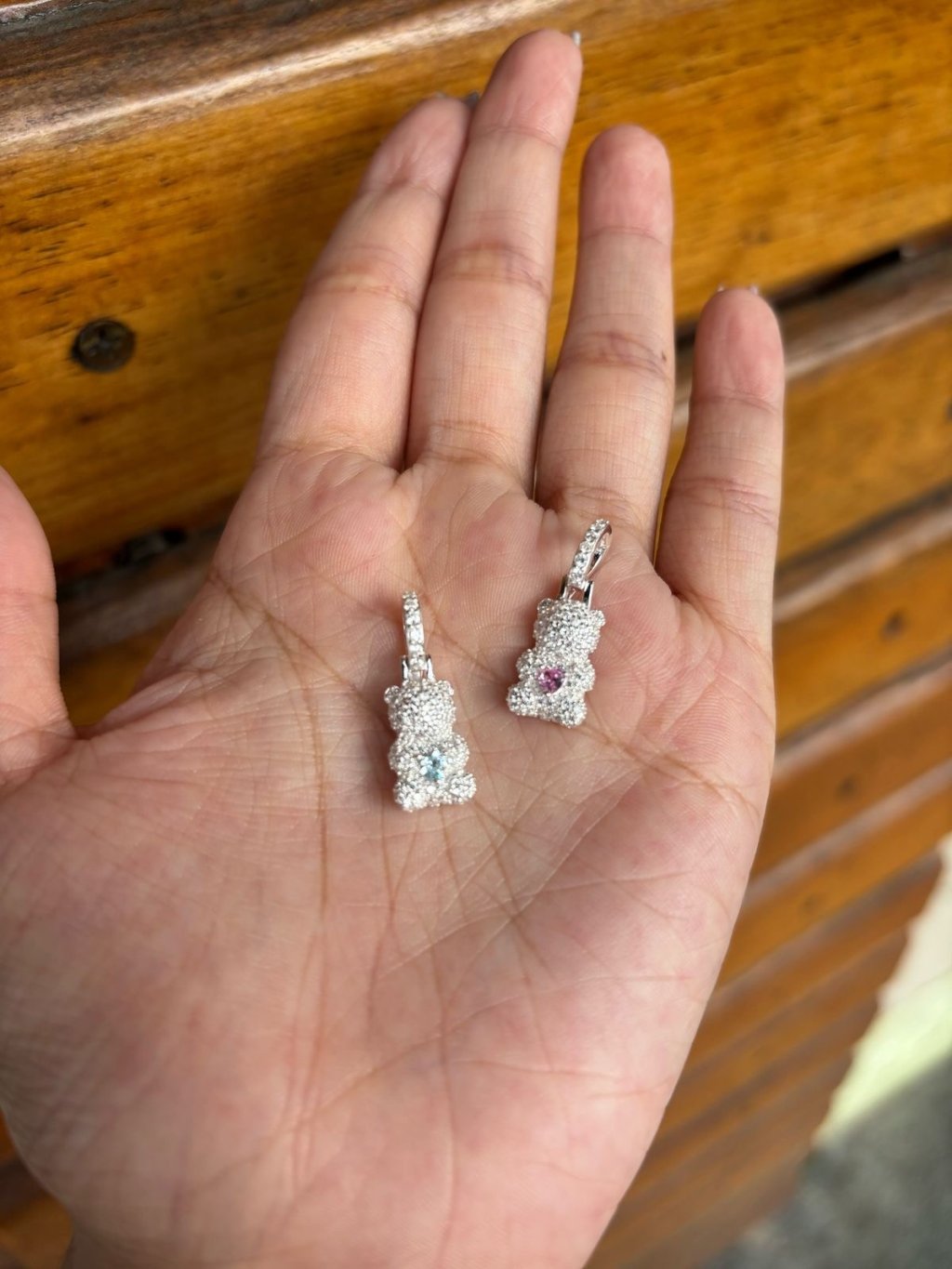 Pingente cravejado urso pedra azul ou rosa 