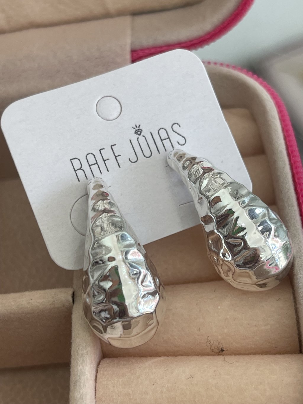 Brinco gota grande orgânico ouro/prata