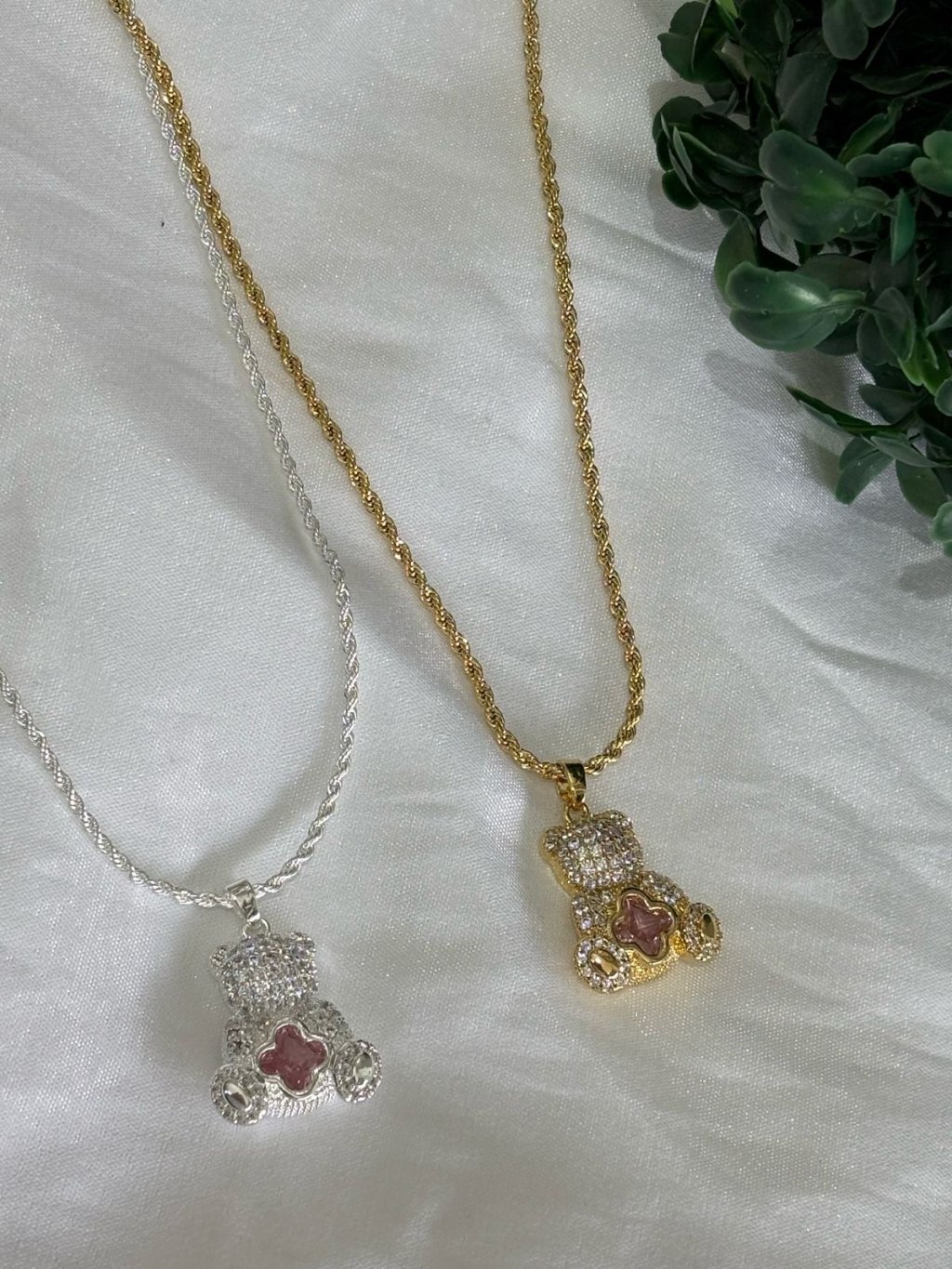 Corrente cordão baiano com pingente urso pedra rosa ouro/prata 