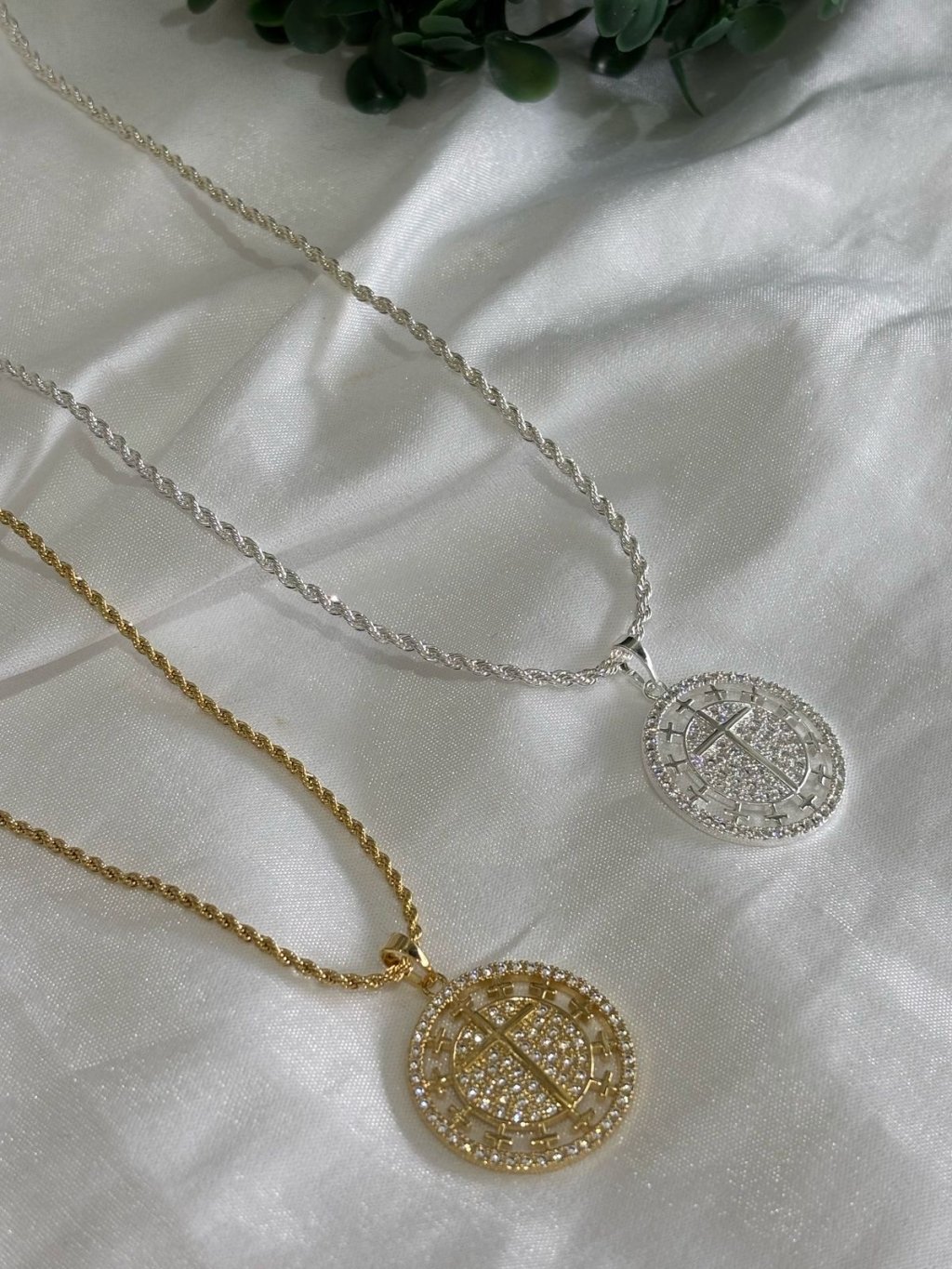 Corrente cordão baiano cruz com pedras ouro/prata 