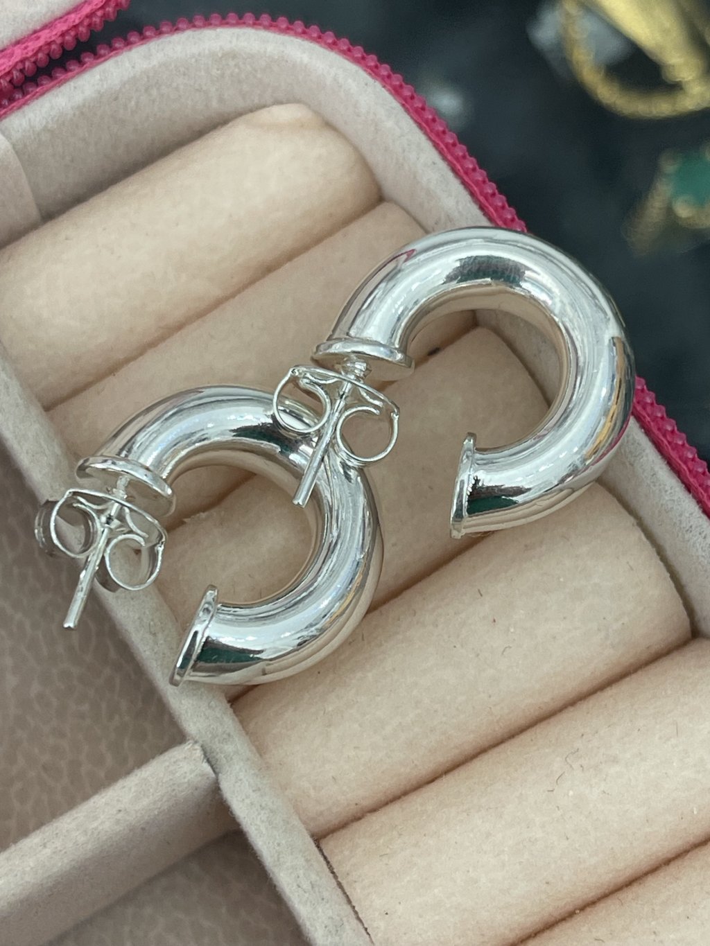 Argola tubo pequena prata 