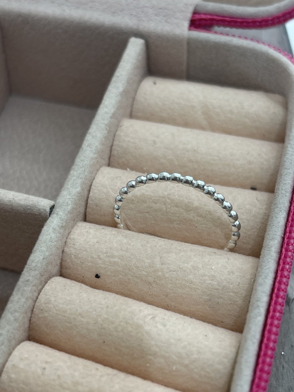 Anel fininho todo bolinha ouro/prata