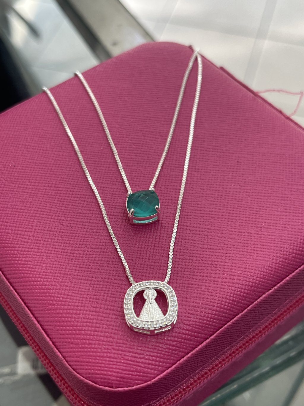 Escapulário nossa senhora aparecida com pedra esmeralda 