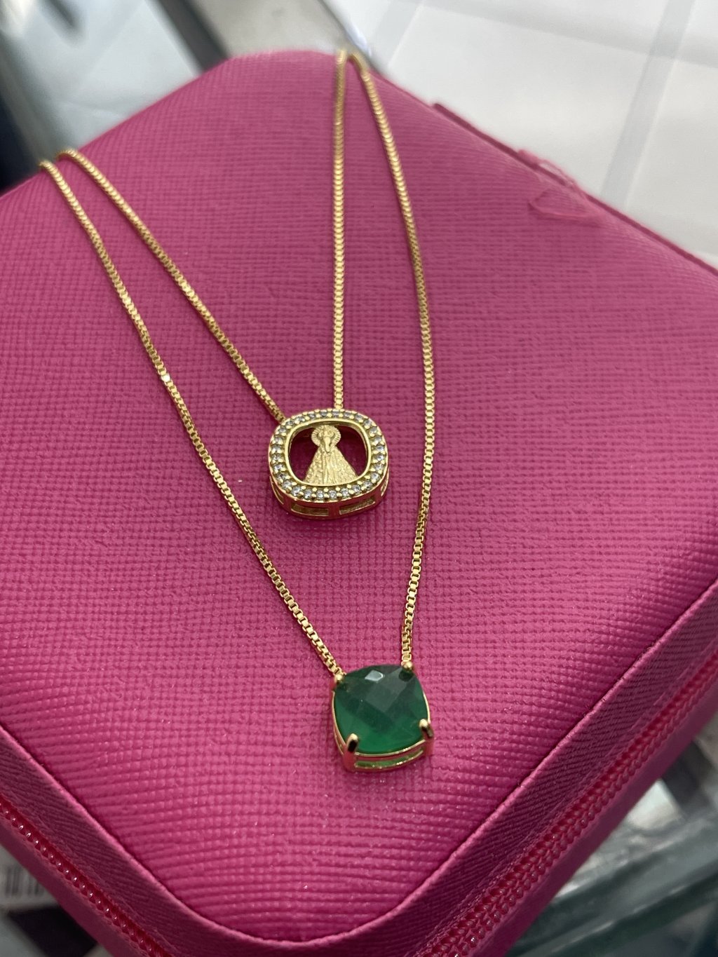 Escapulário nossa senhora aparecida com pedra esmeralda ouro