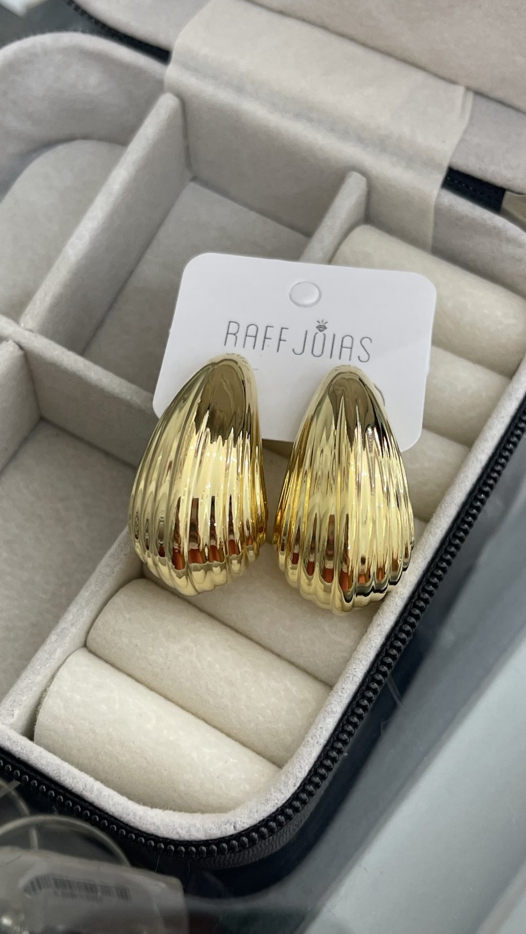 Brinco gota grande riscos ouro/prata