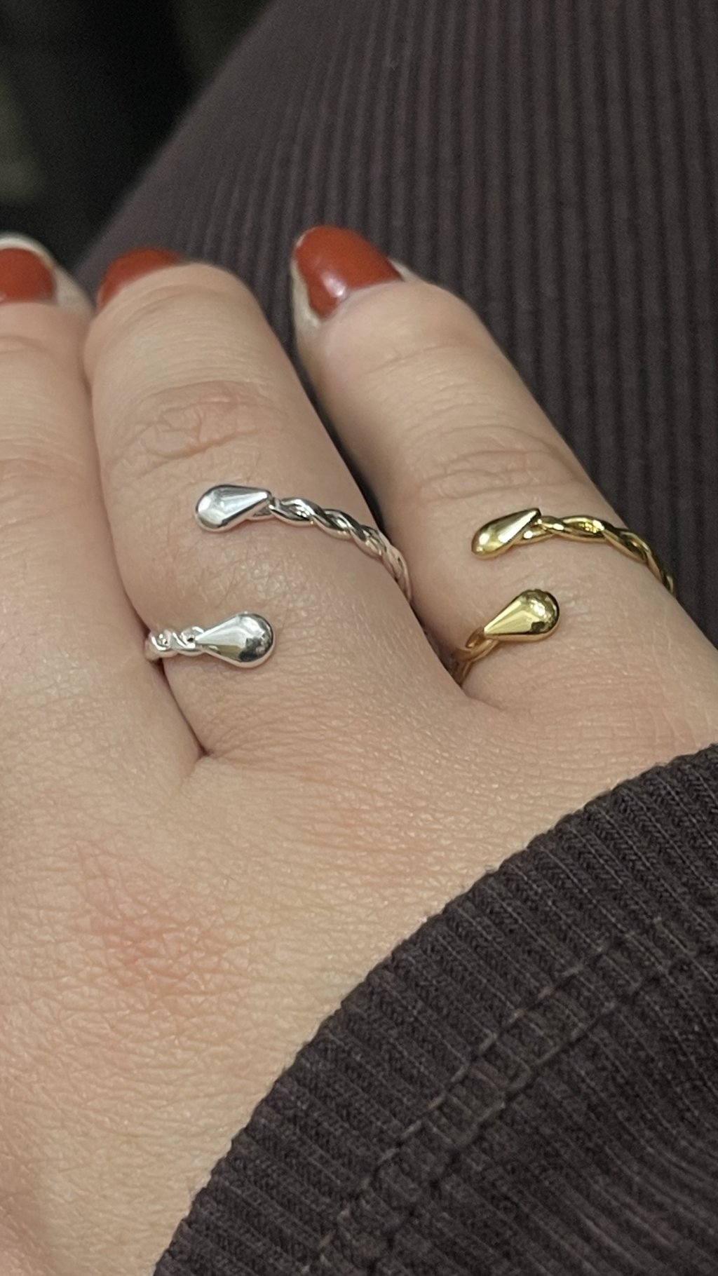 Anel Prata e Ouro Ajustável trançado e gota 