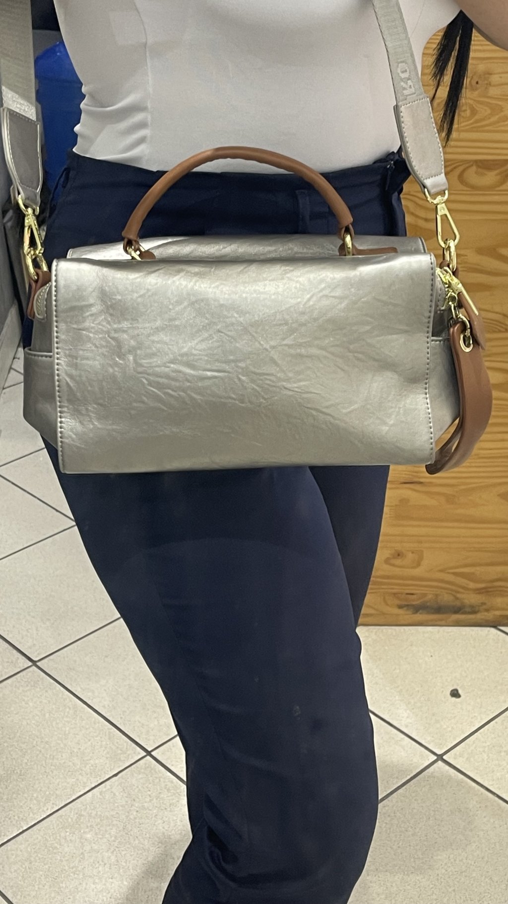 Bolsa cinza e  marrom grande 