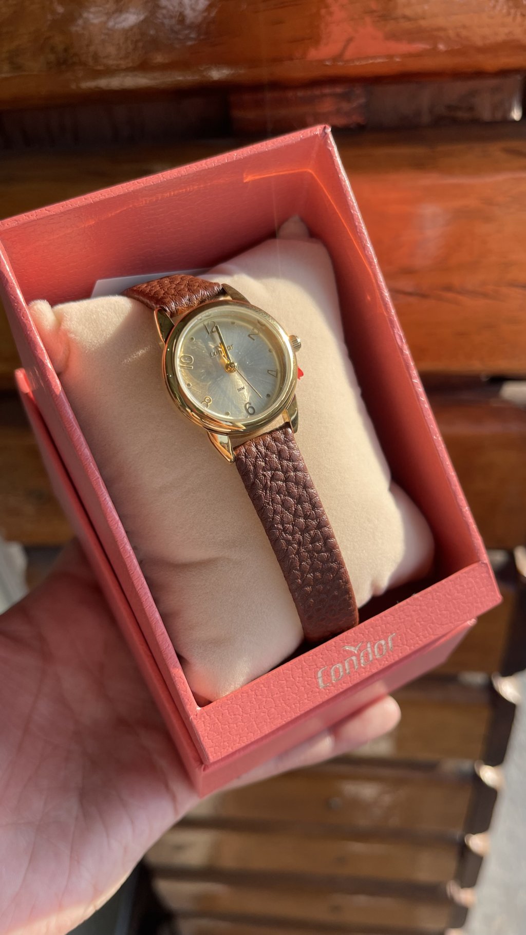 Relógio feminino condor pulseira marrom ou preta 